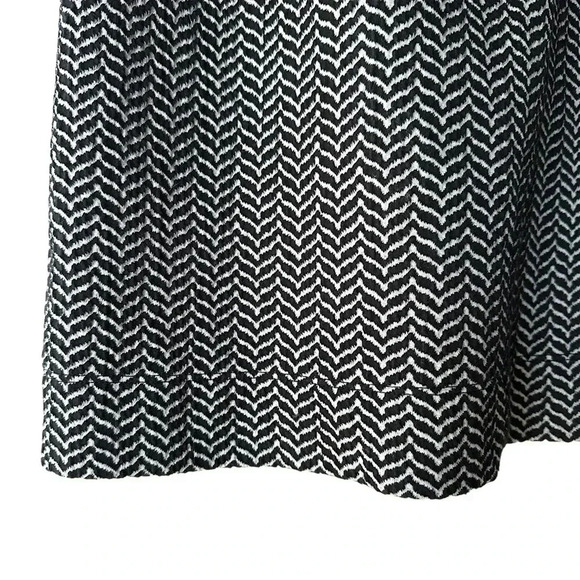 LOFT | NWOT | SLEEVELESS BLACK AND WHITE HERRINGBONE DRESS | SIZE: SMALL PETITE - Picture 4 of 10